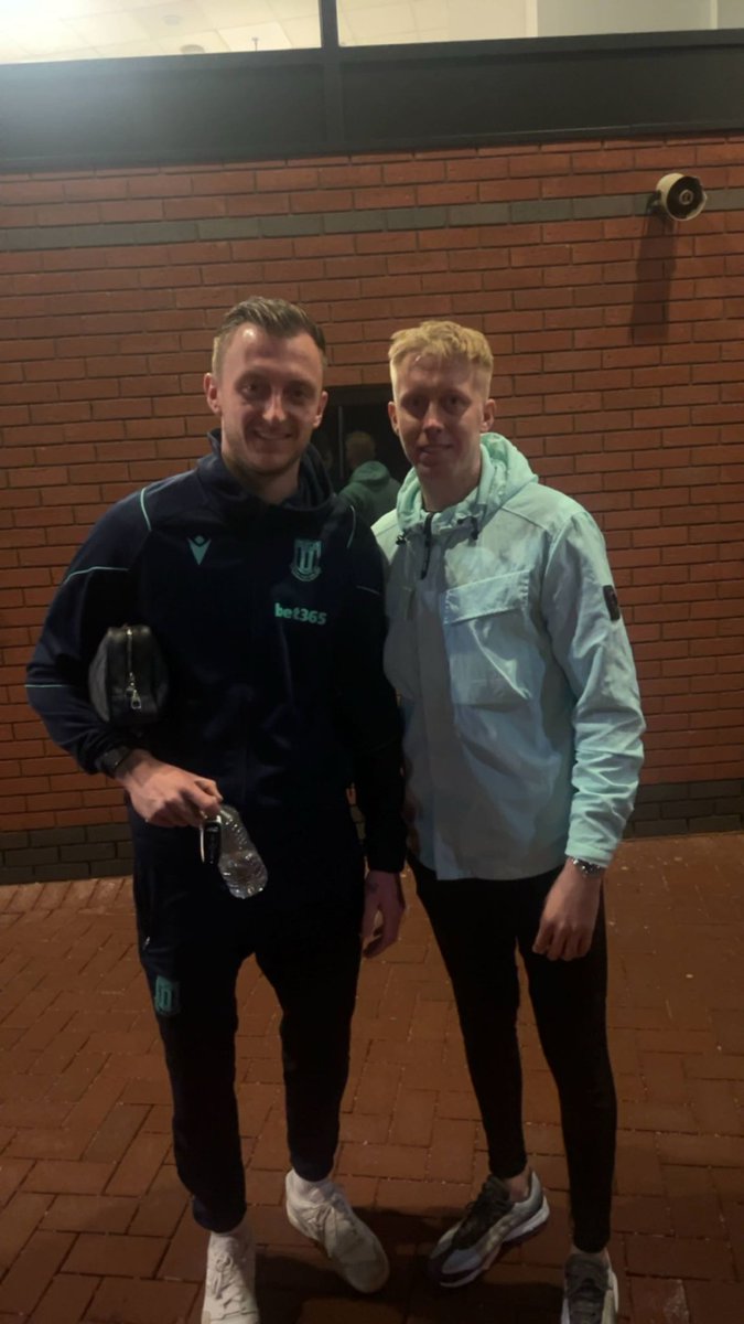 JamieCoburn98's tweet photo. Wilmot loves Stoke and I hate the wind 🤣 #SCFC https://t.co/KdpMQdtwbB