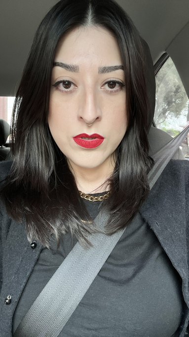 &iexcl;Amigos! &iexcl;Me cort&eacute; el cabello! &iquest;C&oacute;mo ven? A mi me encant&oacute;. https://t.co/P9mtj3S7Sh