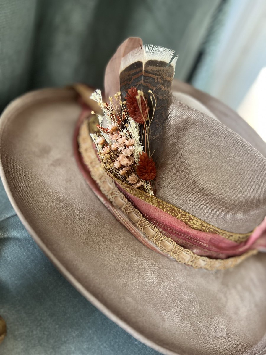 TheXCowgirl's tweet photo. Pretty excited about this! Been working on a new piece for a country star! ☺️ @RIDDLEHATS 
#artisan #artwork #hatmaker #hatburning #customhats https://t.co/BxshWFe5uz