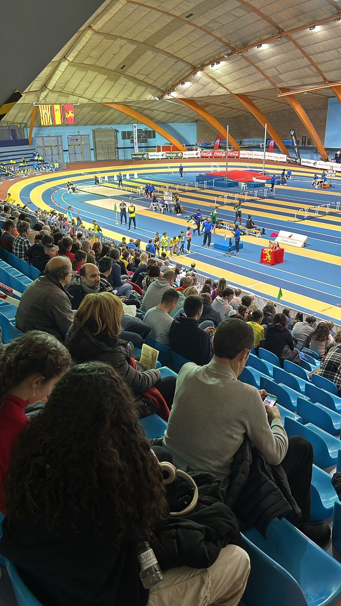 lagradafm's tweet photo. Una tarde fantástica de #AtletismoAragones donde hemos disfrutado poniendo voz al #TorneoIbercaja Ciudad de Zaragoza

Gracias a @el_trinkel por sus comentarios técnicos, a la @Aragonatletismo, al @Scorpio71_ZGZ y a los aficionados y aficionadas. 

#LaVozDelDeporteAragones https://t.co/RCcFbFhR5t