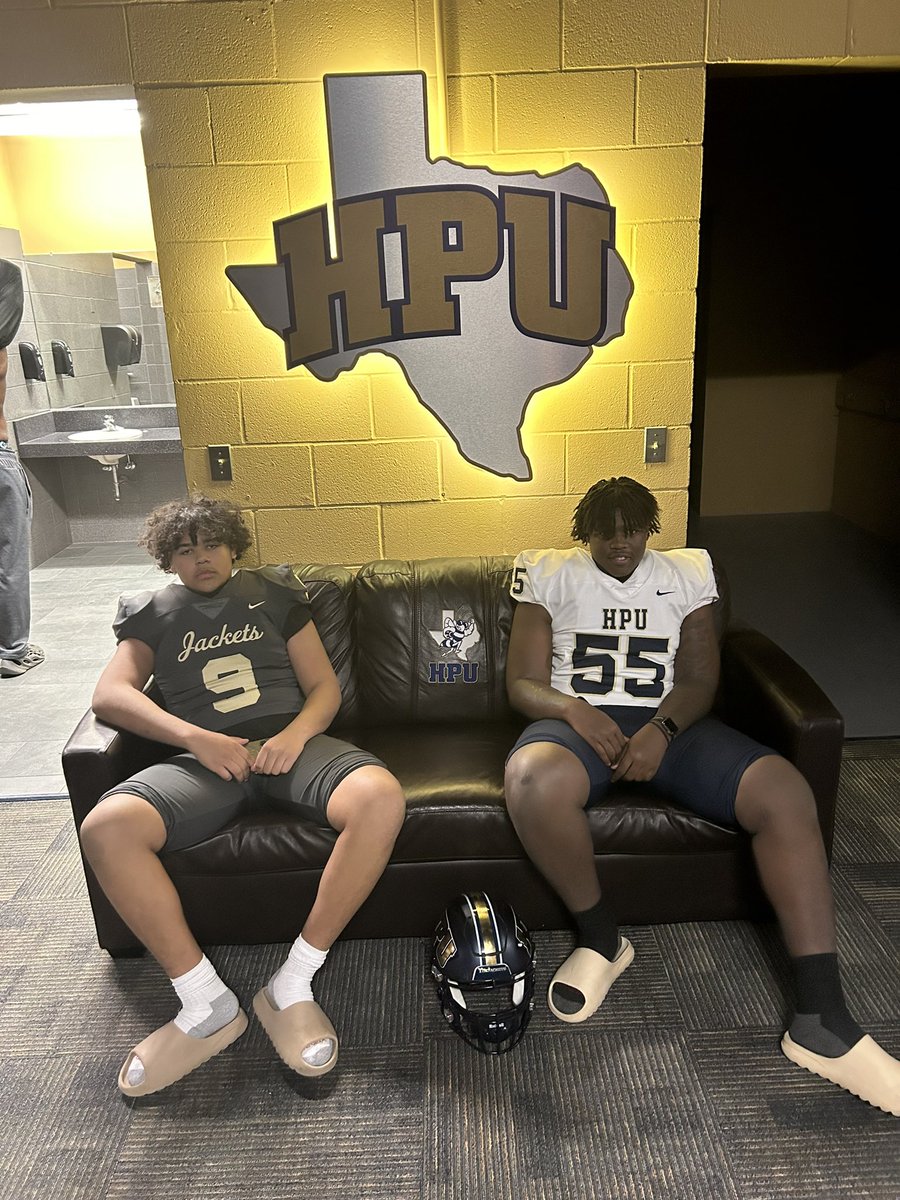 @itznotkam_ and <a href="/HisMaking/">Sean Wallace</a>  enjoying their time at HPU💪🏽💪🏽