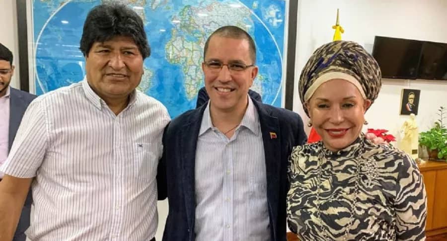 jaarreaza's tweet photo. Piedad Córdoba fue madre y guía luminosa. Su coraje y sus principios la iluminaron en cada sueño y cada paso. Nuestro amor y admiración infinita por Piedad: la del Chocó, la de los más humildes, la de los afros, los campesinos. Piedad,  la de la Colombia profunda, la de los pueblos de Nuestra América, la de la PAZ. 
Un privilegio coincidir con ella en las luchas y el cariño.