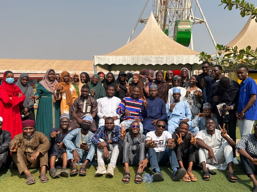 mory__tech's tweet image. Google Developer Student Club Al-hikmah university hosted it&apos;s first physical event 🎊🚀

Such a fun and enlightening gathering 🥳
@gdsc_hui @googledevs @googlestudents @al_knbi299 @thenasihb 
#developerstudentsclub #gdschui #googledevs