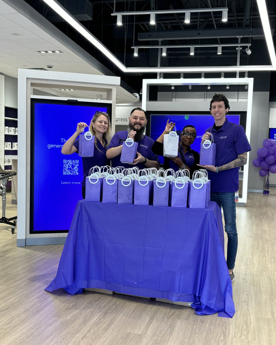 🥳 We had a great day in Sarasota County! Our newest Xfinity store is officially open for business at 6511 S. Tamiami Tr. Come by, meet your local team, and learn more about all our services. 
#GrandOpening #SRQCounty