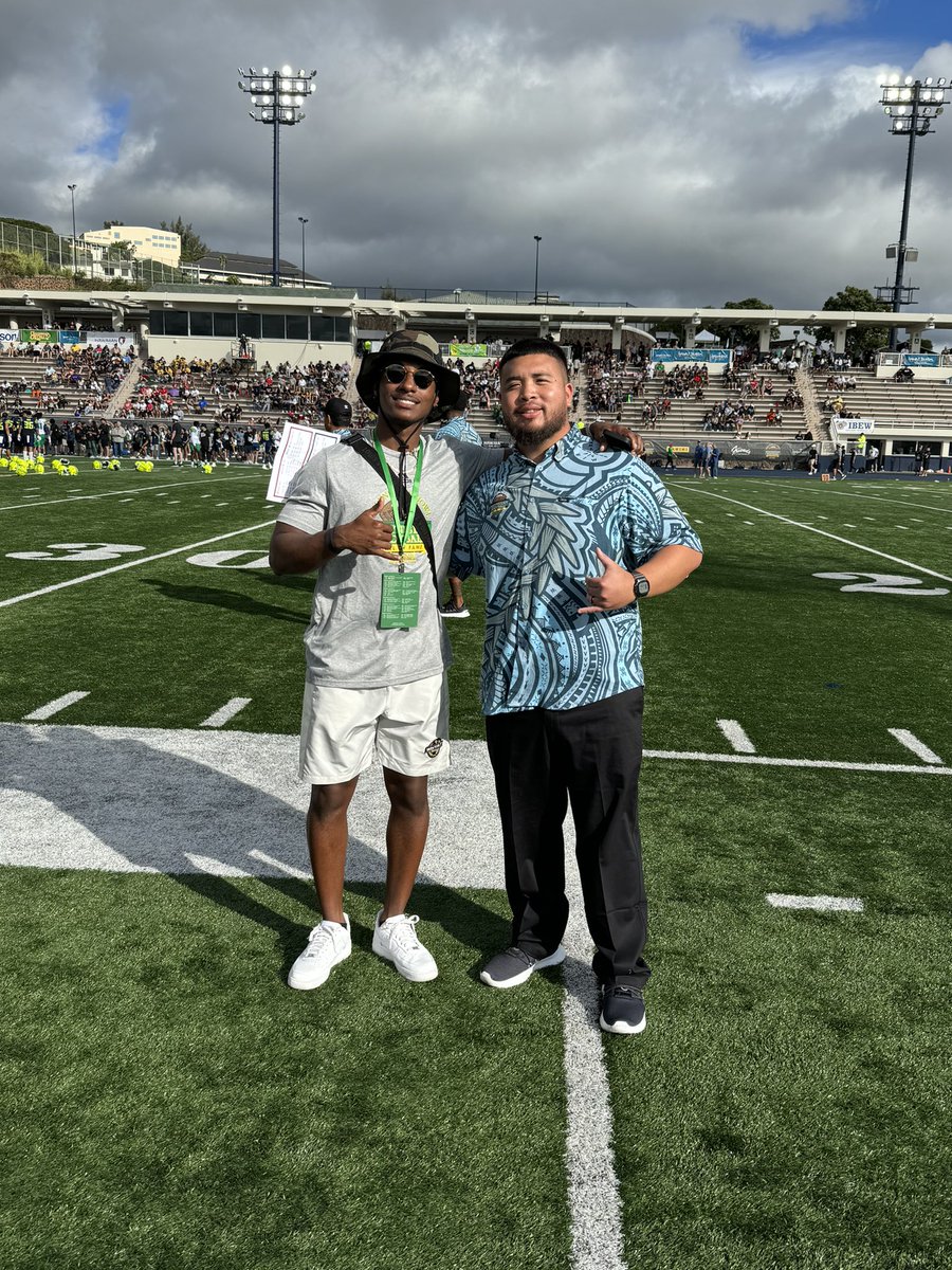 CoachNateOishi's tweet photo. Team Makai for the win! Mahalo @polynesiabowl @PolynesianFBHOF @MaaTanuvasa @richmiano38 for blessing me by allowing me to Coach TE this week! Great experience and a great game! @Carter83854638 balled out! 3 catches for 65 yards and 4 pancakes! @HuskerFootball @HuskerFBRecruit @GregBiggins @DonovanRaiola @CoachMattRhule @RaiolaDylan @AsapPuka @702HSFB @HSFBamerica @TheFranchiseLV @AlexWright1028 @KyleChinen @RobDeMelloKHON @ESPNHonolulu @ESPNLasVegas @SBLiveSports @IkaikaAthletics @BrandonHuffman @Sean_Callahan