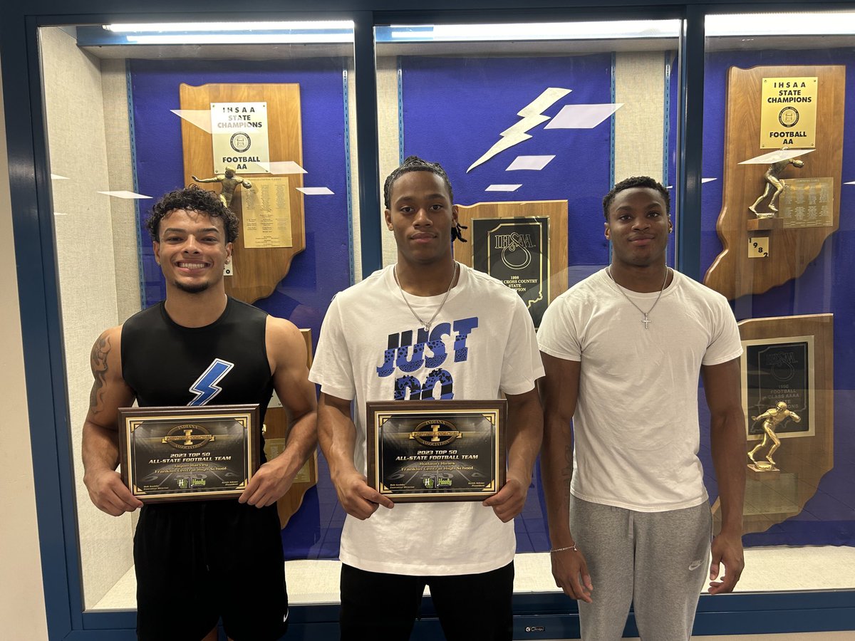 All three of these young men going to college on full rides! Hard workers, tremendous young men and greatest of friends! So proud of ⁦<a href="/HarveyJayon/">jayon harvey</a>⁩, ⁦<a href="/HudaurH/">Hudauri Hines🏴‍☠️</a>⁩, ⁦<a href="/johnson_lauron/">Lauron Johnson</a>⁩! Luv ya fam!!