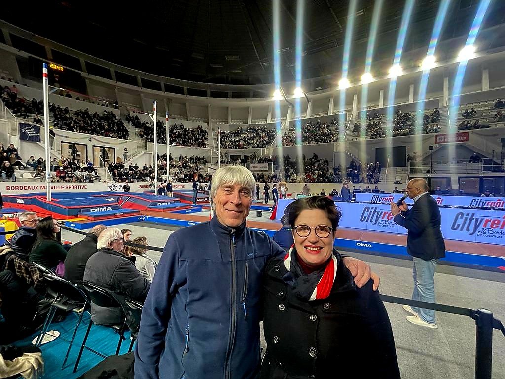 NellyFesseau's tweet photo. #StarPerche @Bordeauxathle Un rendez-vous incontournable et le bonheur de retrouver Thierry Vigneron !!!
#fandesannees80
#ErasmusPlus c'est aussi le sport @ErasmusPlusFRJS @MRoumegous 😃👍 https://t.co/TOtAy3xFLF