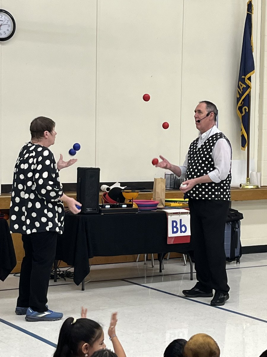MichelleLMan's tweet photo. Our kindergarteners got a kick out of a great performance as they reviewed their numbers and letters! Thanks to our Arts Partners!
@ClaudeHuyck @kckschools @KCKPSHR @AhuskerAmy https://t.co/XXdV3Vj895