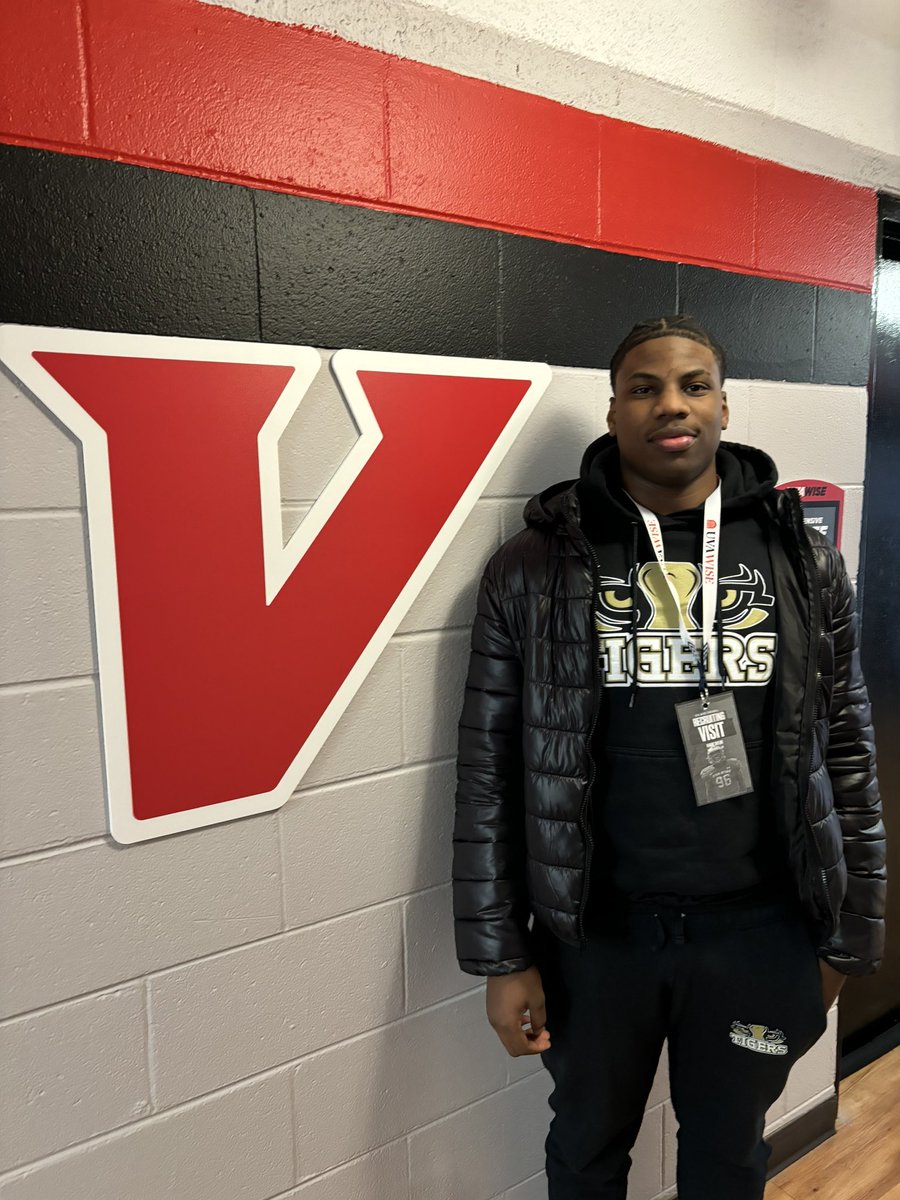 Had an amazing time on my visit with <a href="/UVAWiseCavsFB/">UVA Wise Football</a> this weekend thanks @CoachGouldLB and <a href="/CoachGaryBass/">Gary Bass</a> for having me! Thank you to all my coaches who made this possible for me <a href="/nickcoachd42/">Nick Davis</a> <a href="/MarioGilbert28/">Mario Gilbert</a> <a href="/asteele1914/">adrian steele</a> <a href="/CoachFree08/">Ivin Freeman</a>