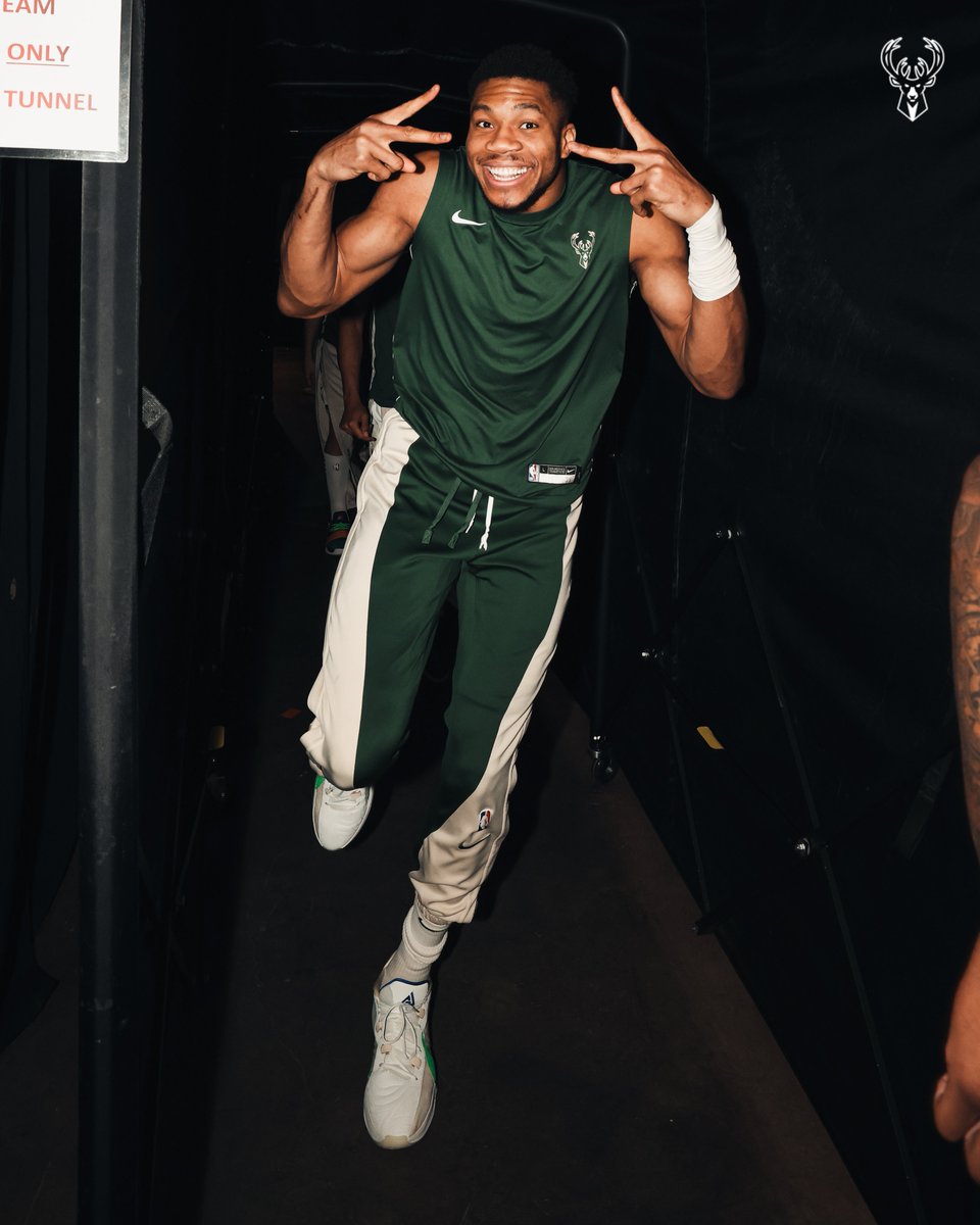 Bucks's tweet photo. It's time for Bucks basketball!

#FearTheDeer https://t.co/1P8QZWqW63