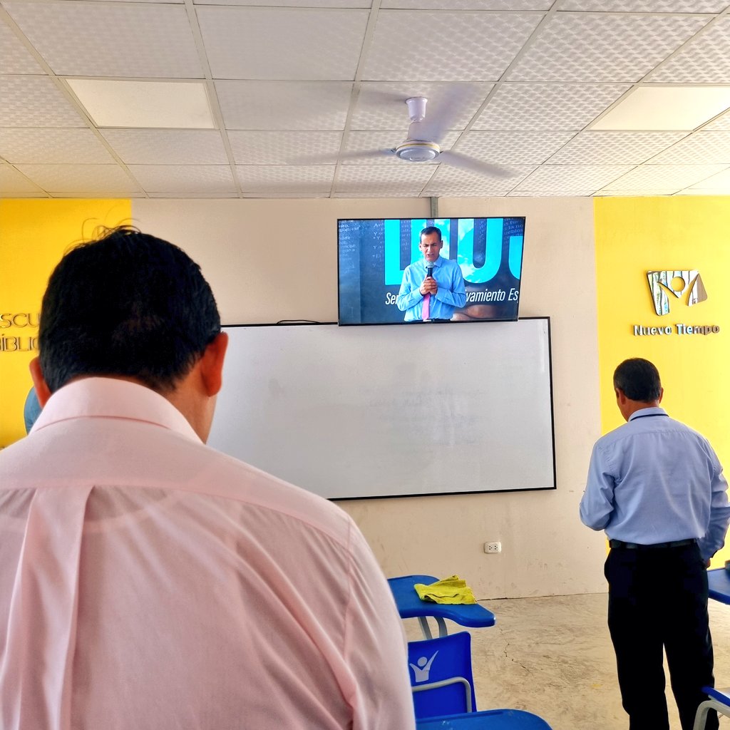 JoseUrciaCarlos's tweet photo. Desde Bagua Grande #DMUtcubambaC ancianos y directores de iglesia participando del Seminario de Reavivamiento Espiritual #PrimeroDios https://t.co/UpzEzS1Vz3
