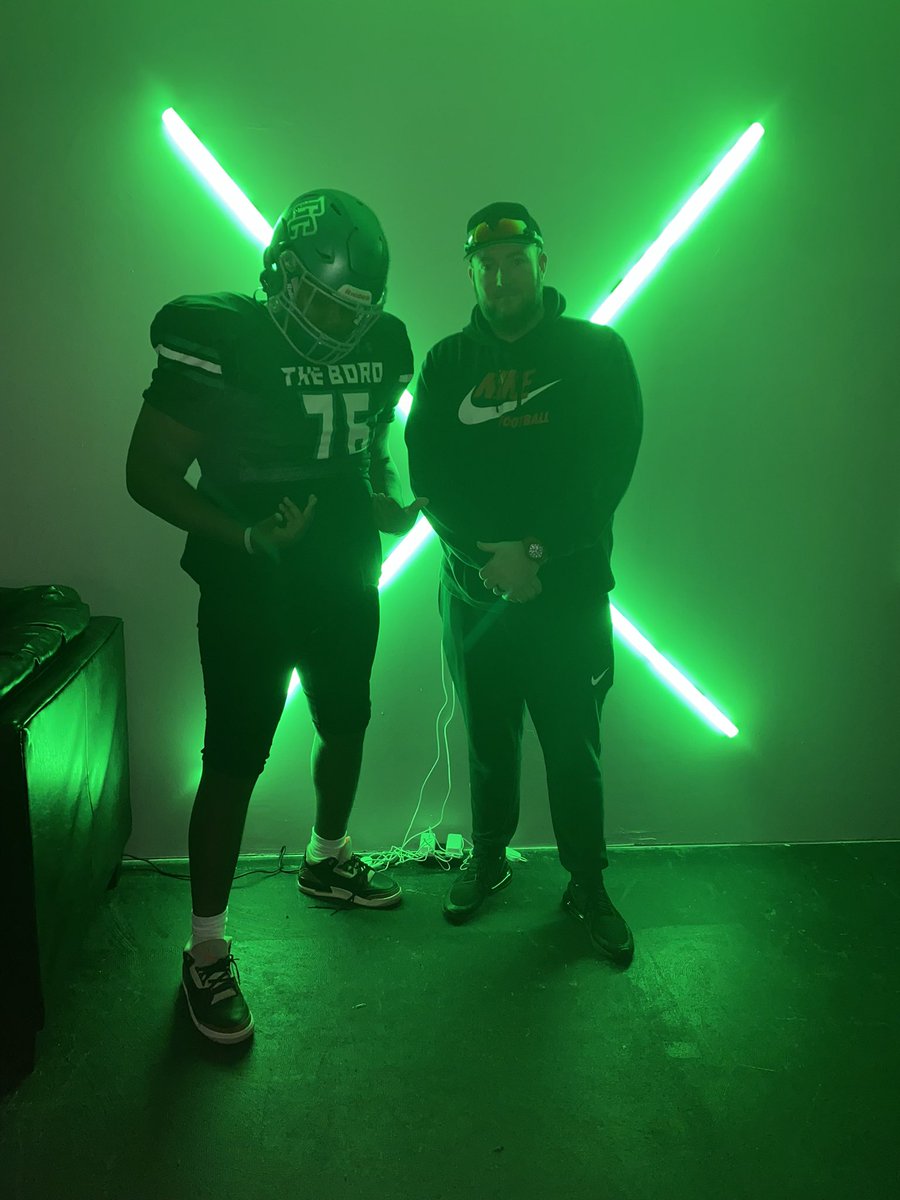 Sincerelykj76's tweet photo. Extremely blessed to receive my 4th Offer today from Greensboro College! Special thanks to @CoachHartman_GC @coach_card  @CoachTyShwallon for a great visit! Really awesome experience! Thanks @Coach__Russ for taking me! 

@CoachHartman_GC thank you so much!

#BringTheJuice🧃🦁 https://t.co/66sXVHooRi