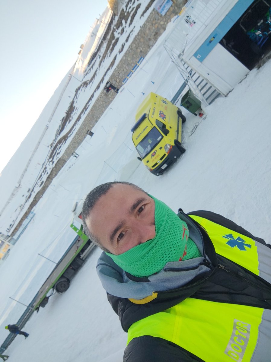 pedrolacacerola's tweet photo. #ServeisMèdics #Operatius @ambulanciesADP #G_Series #Ice_Gladiators @AndbankAND @AutoClubAnd #FederacióAndorranaMotociclisme https://t.co/mzKkJsFda5