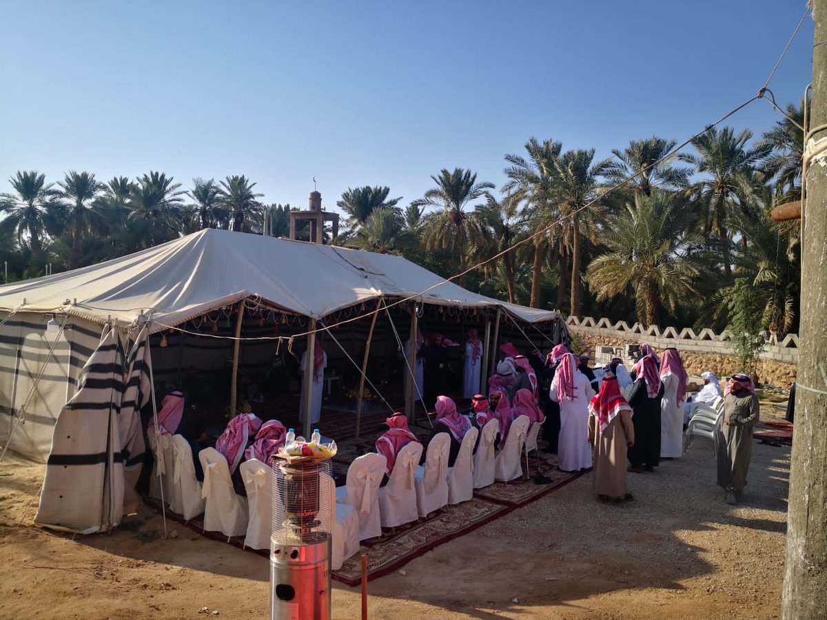 شرفنا ظهيرة هذا اليوم السبت عند آل عبدالله في حي القارة بتمير عائلة الزكري أهل حوطة سدير
وجمع من الوجهاء والمشائخ 
 بعدها توجهنا إلى
المخيم الربيعي لصاحبه/محمد السلوم العثمان 
ثم بعدها اتجهنا الى املاك الأجداد  (الغريزية) في ضيافة أبناء العم عثمان بن عبدالله رحمه الله
#سدير
#تمير