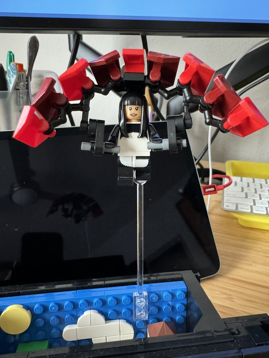 oracle_chick's tweet photo. My @LEGOFortnite builds designed by @BrickinNick - these certainly brighten up my desk and keep my spirits high all day long. #yeslego #legoislife 💜 https://t.co/dD3AsAB2nk