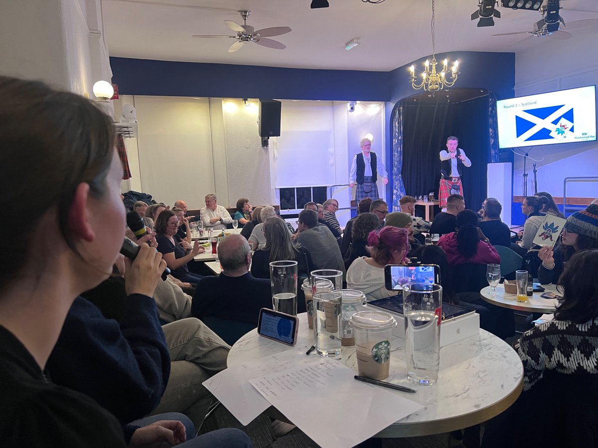 HeriotWattBSL's tweet image. Proud to see our 4th yr students providing the BSL&amp;gt;ENG interpreting for the Robert Burns quiz night at @DeafAction #CommunityEngagement #situatedlearning #BSL @HW_CTISS @HW_LifeinLINCS