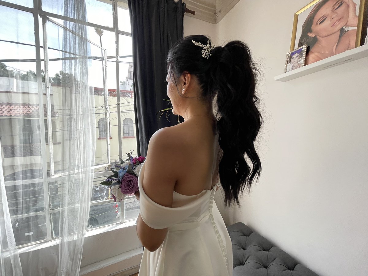 lazamarron's tweet photo. Hoy tuvimos a la primera novia que se arregla en el estudio de @Bigapplemakeup 💕 y obvio me convertí en fotógrafa temporal https://t.co/fK9LMJNFyc