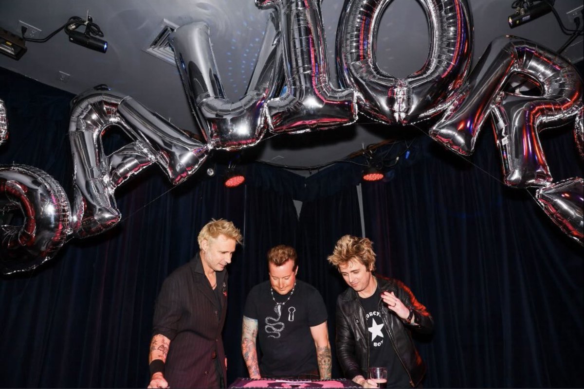Saviors release party #greenday #saviors 
📷 @abaxley