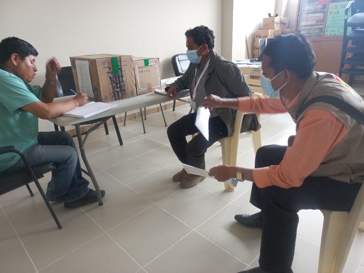 REDBOL_BOLIVIA's tweet photo. Se participo de la reunión con directores de los #centrosdeSaludSebastiánPagador y Ticti Norte, pidiendo información sobre la manera de atención a los #pvvs en caso de ser centro desconcentrado de atención a pvvs , estuvieron presentes el RD de la REDBOL Cbba,#Aspacom #tsc https://t.co/uJYVE2dyXp