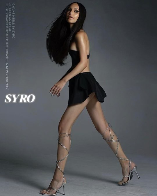 _dleidy_'s tweet photo. Hey 🌎 • Good News 📰 

Here is a recent editorial press of the “Leslie Dress”, a collab w/ @itathelabel x @_mahdest_ pulled by @shopsyro to showcase the new “Chains Heels” 👠 

Model: 
#chloebarbie
Photography/MUA:
#divasoria
Hair/Styling &amp; Creative Direction: 
#ItsSnixBitxh https://t.co/Dv5rburT5J