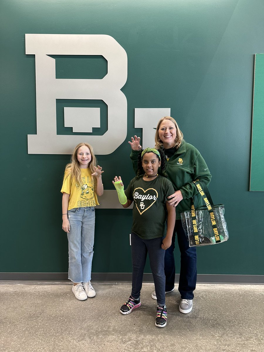 Bear97Baylor's tweet photo. Let’s go, Bears! #SicEm https://t.co/B3N8x4lMNR
