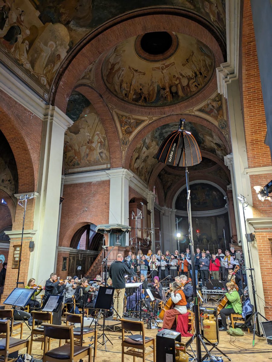 We have had a wonderful few days singing @stjudeonthehill, recording music by @Clive_Osgood with @BrittenSinfonia for @ConviviumUK. Thanks to our wonderful team, especially @PeacockAdrian and @DHinitt