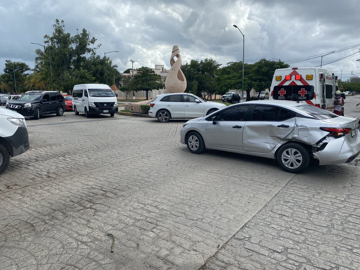 danisprime's tweet photo. Precaución choque calle entre costco y oficinas grupo sipce @VivoEnCancun https://t.co/NUVgRdQV4H