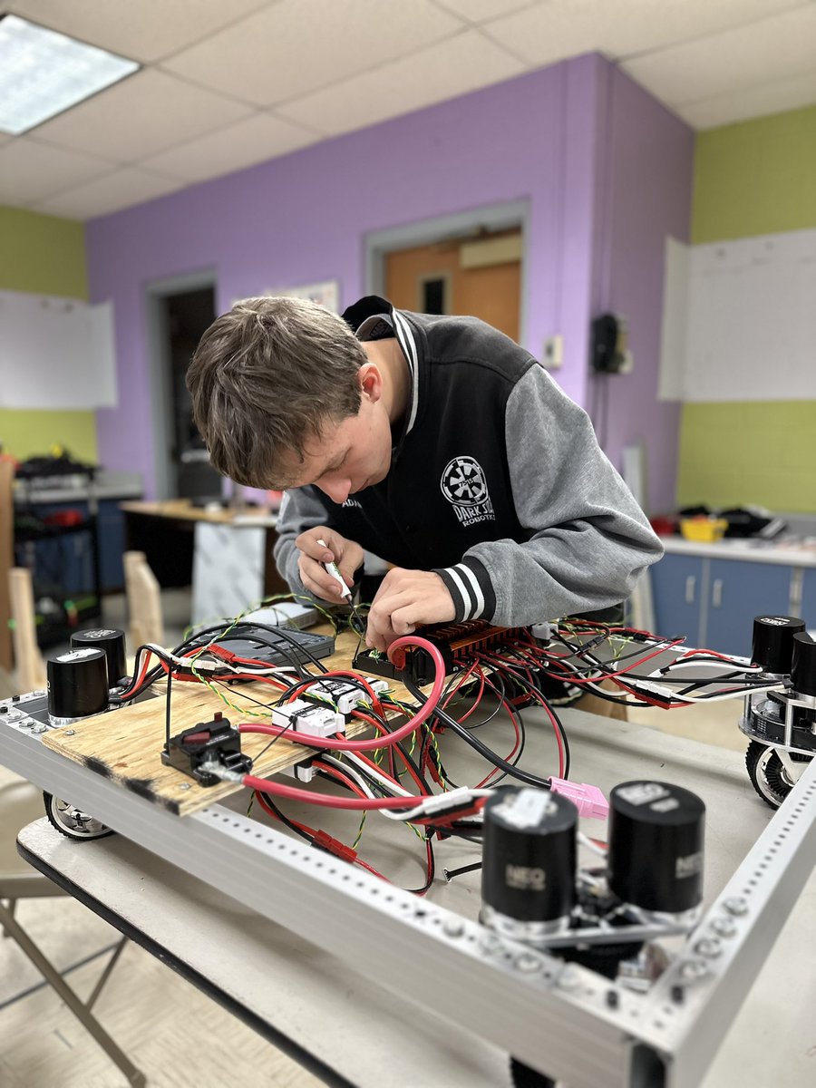 DarkSideRobots's tweet image. Getting SO close on the prototypes!