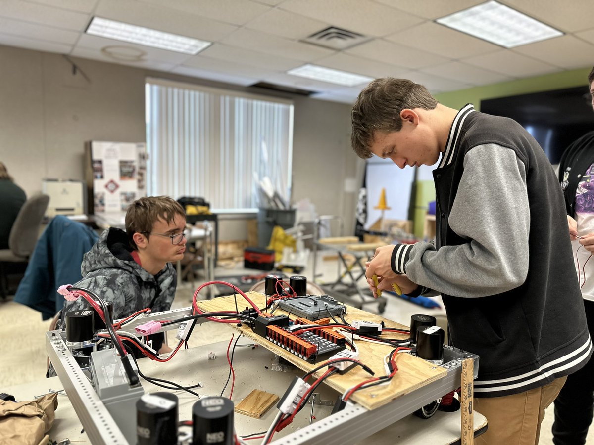 DarkSideRobots's tweet image. Getting SO close on the prototypes!