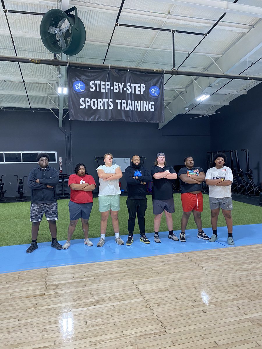 Hreal27G's tweet photo. If you play OL this is where you should be!  @CoachL__ &amp; @CoachHsbs strike that if you an athlete this is it! #StepbySteptraining @JacksonHowell76 https://t.co/s10SwrXAQW