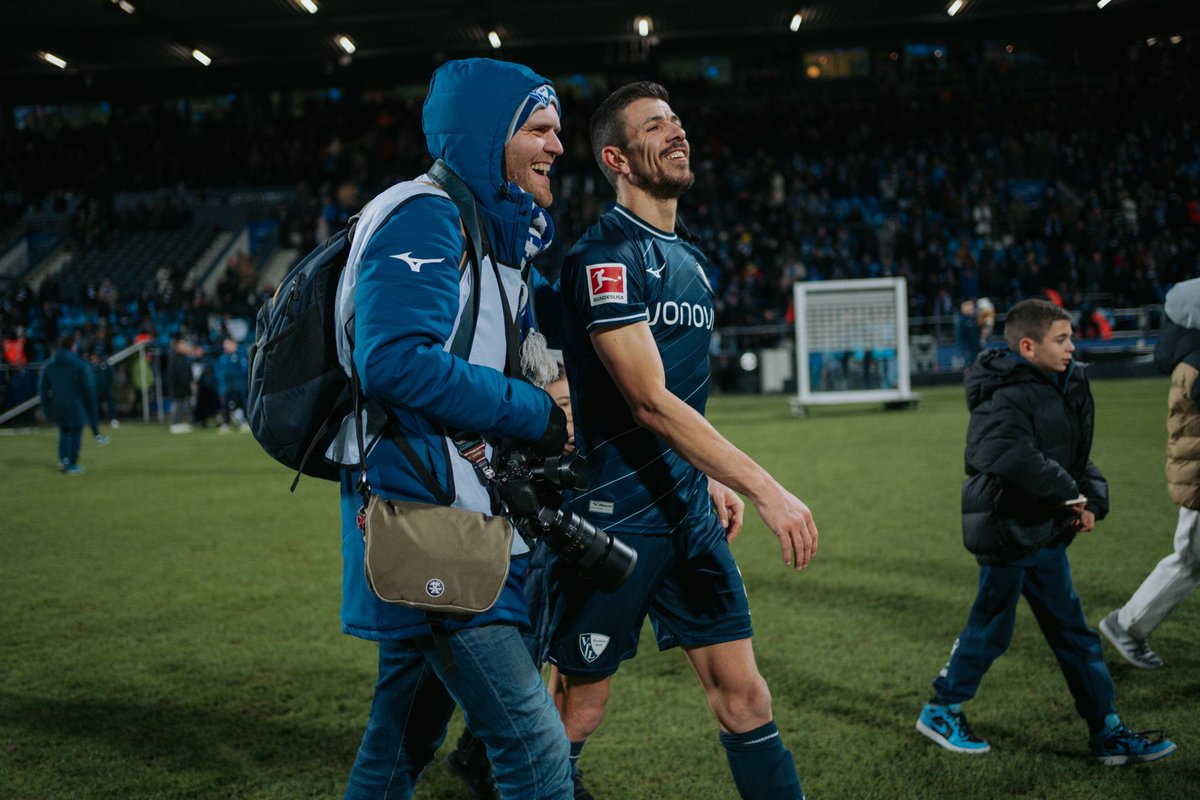 Tremark12's tweet photo. Beide vor 10 Jahren beim VfL angefangen, beide der gleiche Jahrgang, aber nur einer von uns heult nicht, wenn er mehr als ein Mal die Woche zum Sport muss. Danke für alles, Toto💙#bochumerjunge https://t.co/GNnfm9ZB8j