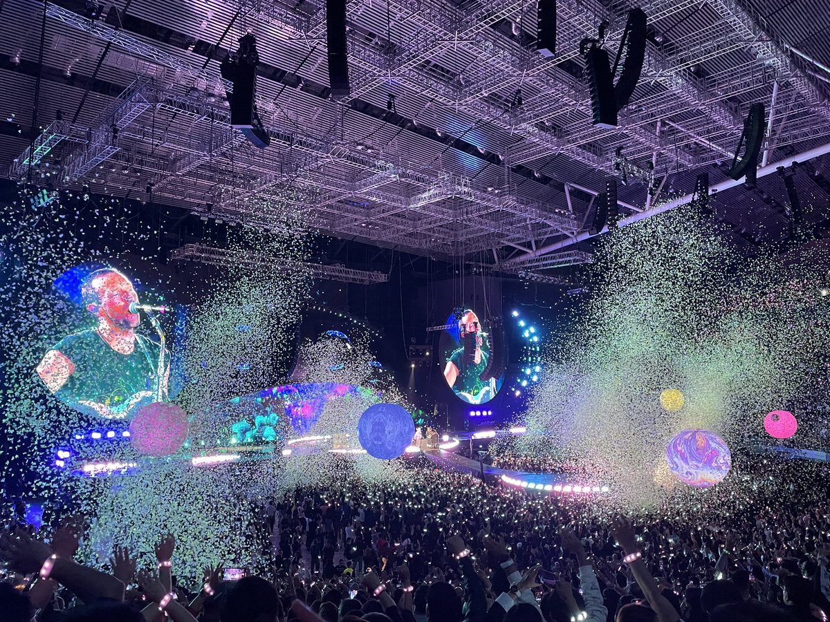 jah_t_aime's tweet photo. It was such a spectacular experience, @coldplay Thank you! <3 :D

#ColdplayPH #ColdplayManila https://t.co/BURQ0g7Rus