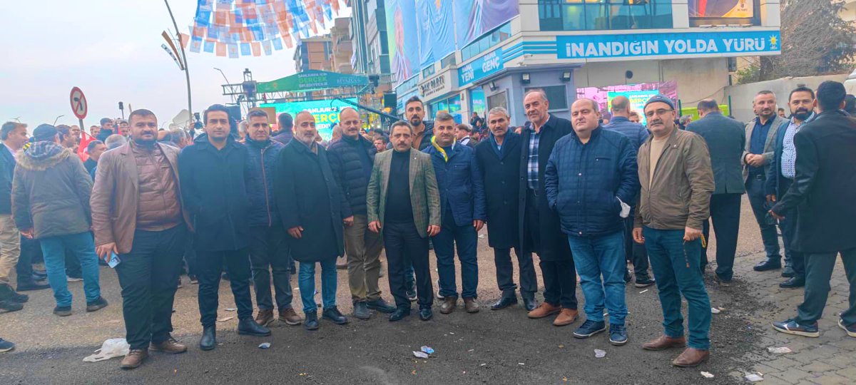 Bugün <a href="/sanliurfabld/">Şanlıurfa Büyükşehir 🇹🇷</a> Başkanımız   
<a href="/zabeyazgul/">Zeynel Abidin BEYAZGÜL</a> ile ; 

  "Yeniden Bismillah" dedik. 

@SBB_GenclikSpor tam kadro Başkanımızı karşıladık. 

#DurmakYokHizmeteDevam 

<a href="/RTErdogan/">Recep Tayyip Erdoğan</a> 

#şanlıurfa 
#HazırızKararlıyız