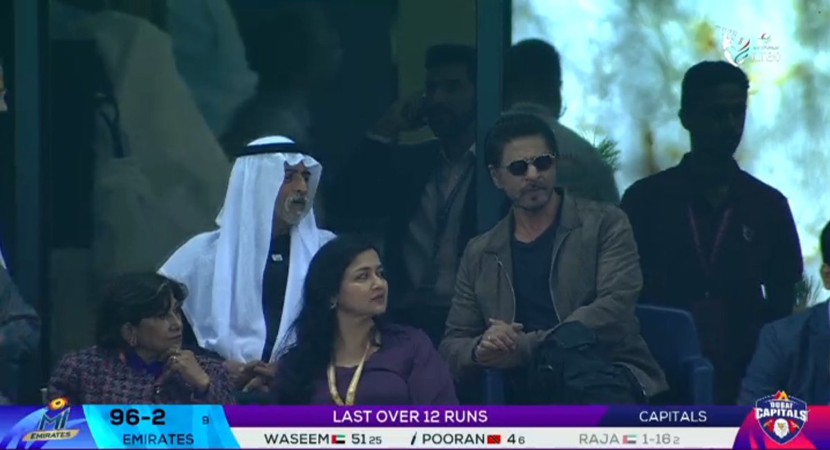 teamsrkfc's tweet photo. [Latest] : King #ShahRukhKhan in Dubai watching #ILT20 😍

@iamsrk 

#SRK https://t.co/zBel6vbT7D