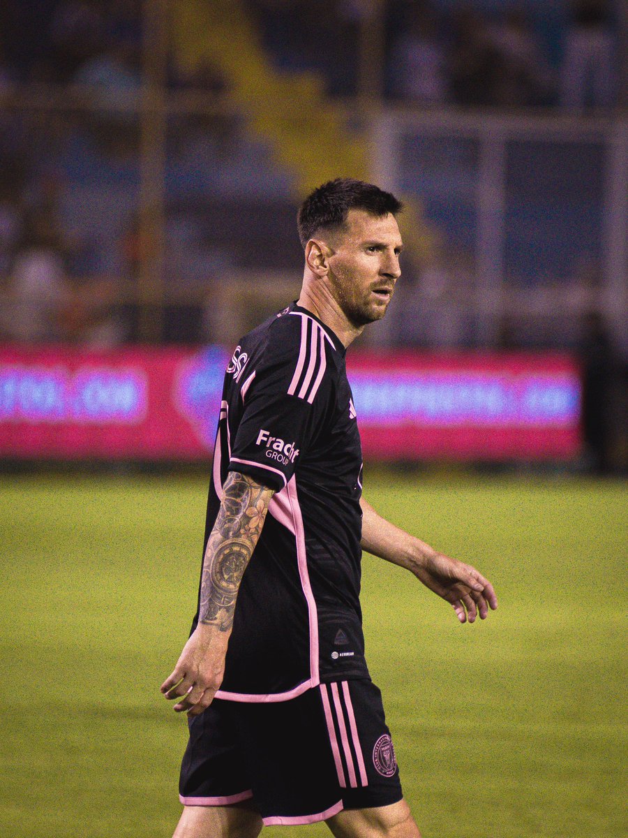 feralas27's tweet image. 🎥⭐️ La vida se trata de esto, pequeños instantes de felicidad guardados siempre en la memoria. 

Dios me dio la bendición de hacer lo que me gusta y es hermoso, hay que quejarnos menos y disfrutar más. ❤️‍🩹