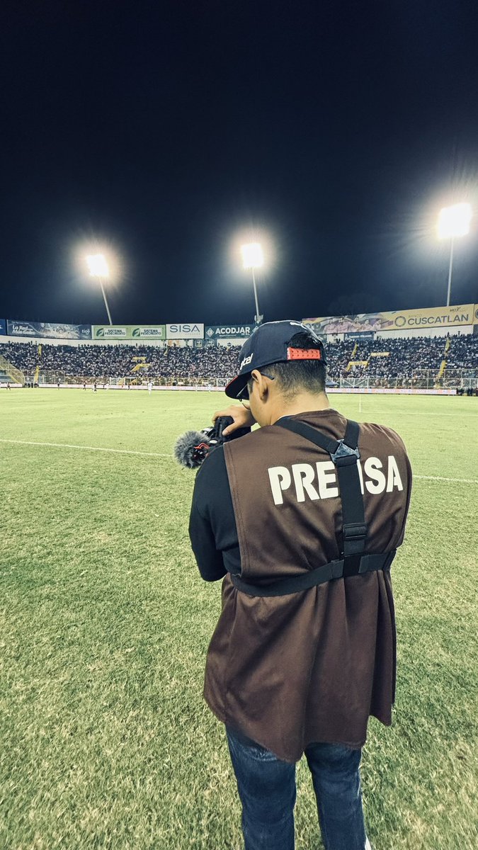 feralas27's tweet image. 🎥⭐️ La vida se trata de esto, pequeños instantes de felicidad guardados siempre en la memoria. 

Dios me dio la bendición de hacer lo que me gusta y es hermoso, hay que quejarnos menos y disfrutar más. ❤️‍🩹