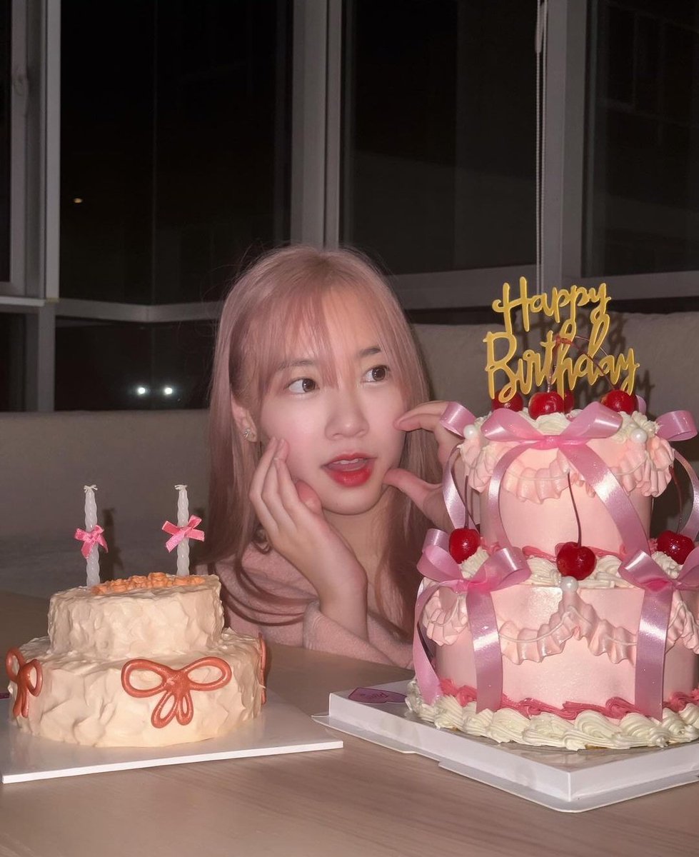 aaowdih's tweet photo. Happy Level Up Day P'Puim @PuimekSter 🥳🎊🎉✨️
May this year be filled with exciting quests, delightful surprises, and moments that level up your heart with pure bliss 💖💕🩷
#puimek27thbirthday #puimek #primiily https://t.co/YdRyB18ykm