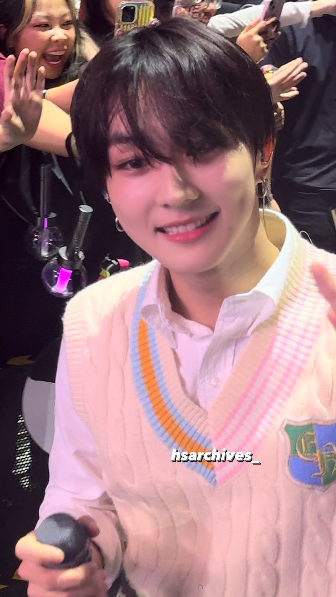 myshua95's tweet photo. 240120 FATE IN SG
the cutest kitten in the world โค๏ธ๐ญ
#์ ์ #JUNGWON
#FATE_IN_SINGAPORE
#FATEinSG #FATE_IN_SG #ENHYPENinSG https://t.co/RsWLziLimx