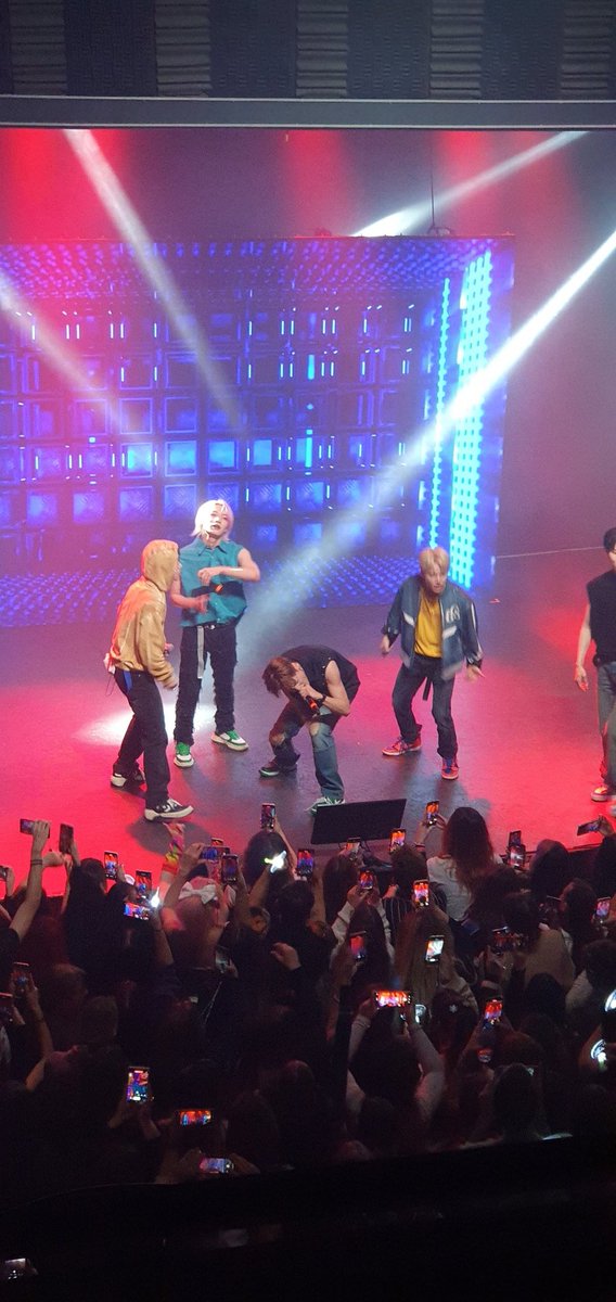 WinBrasil2's tweet photo. [#WINQ - 20.01.24] MCND durante o show em Atenas na Grécia!!!!

#WIN #윈 #MCND #엠씨엔디 #ODD_VENTURE_TOUR_2024 #MCND_IN_GREECE #ATHENS @McndOfficial_

Cr. moonsfreckles https://t.co/l38H1vCgUl
