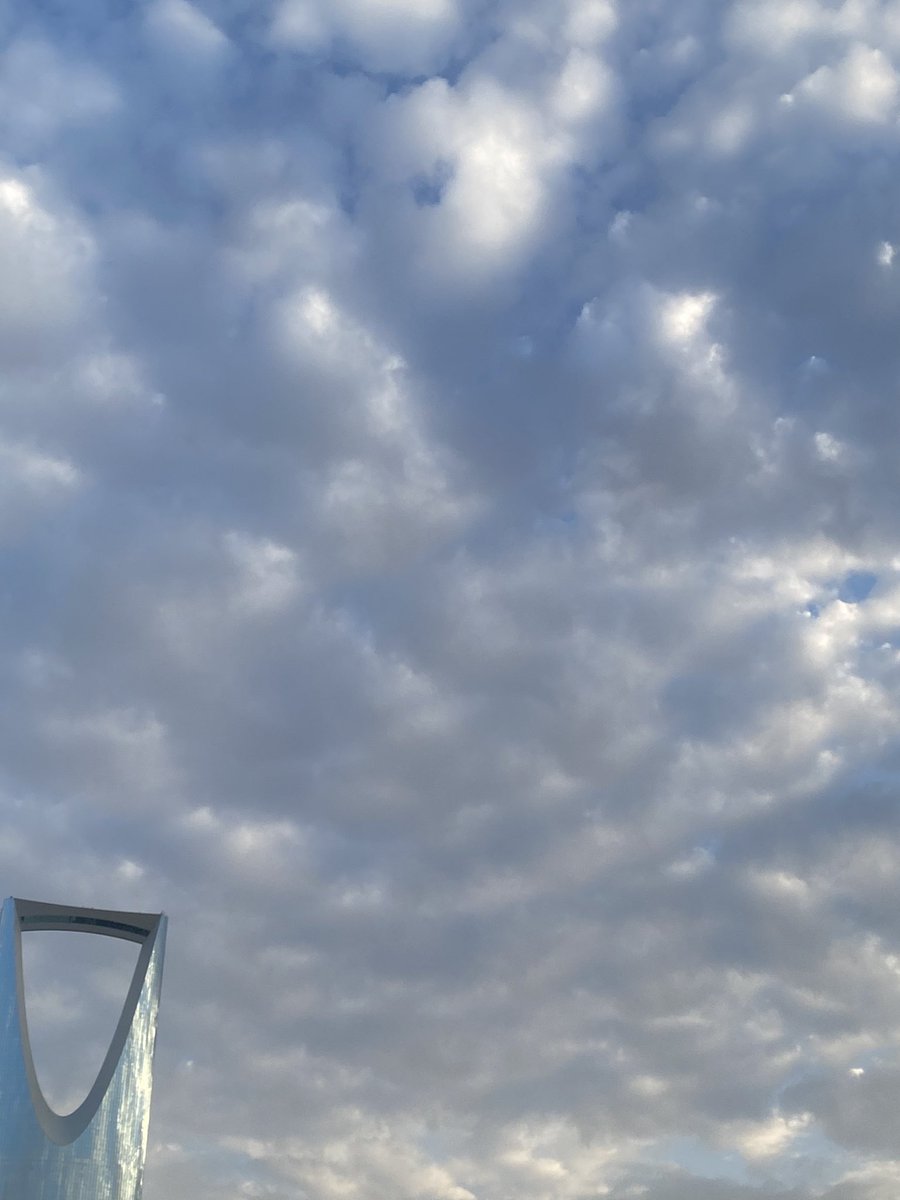 tebyian's tweet photo. حب كبير للسما�� الي مليانه غيوم🤍🤍. https://t.co/L1yvHMZfUb