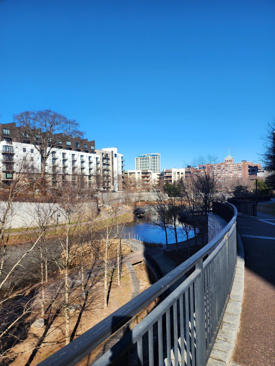 megc79's tweet photo. Beautiful chilly morning in Atlanta.
#ATL #WINTER https://t.co/zNFcLrXKhC