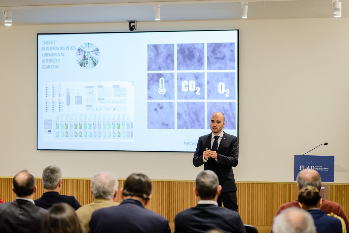 🏆 José Ricardo Paula recebeu o Prémio FLAD Science Award Atlantic 2023. Com esta conquista, receberá 300 mil euros para continuar a investigação na conservação da biodiversidade do Atlântico. 
Deixa uma mensagem de parabéns ao nosso investigador! 🎉

#FCUL #Ciencias #ULisboa