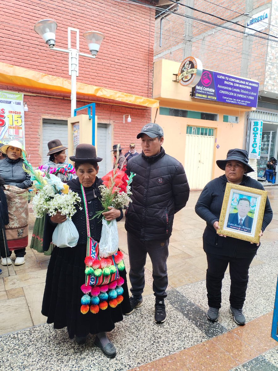 Mataperrea's tweet photo. #ElCollao | La Asociación de mártires de la masacre de Juliaca y familiares se movilizan por las calles de Ilave a un año del asesinato (20 de enero) de Isidro Arcata Mamani debido a una bala de la represión policial del régimen de Dina Boluarte. https://t.co/UkrviZgMP8