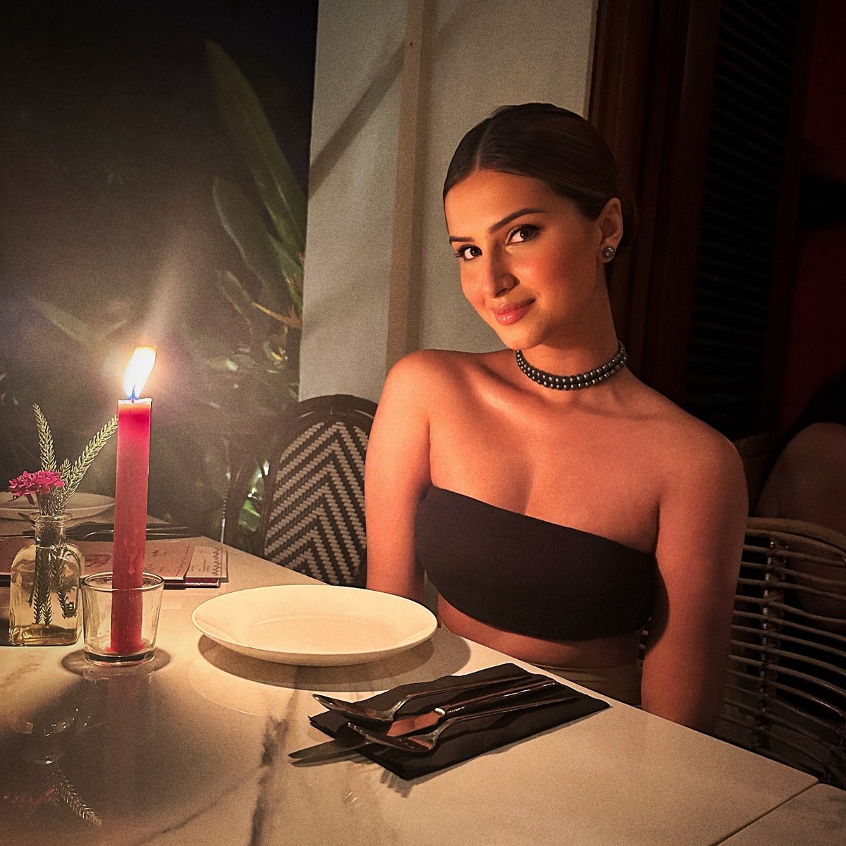 Bollywoodbuzz95's tweet photo. Sweet as a baby, fierce as a diva! 😇🔥 Tara Sutaria radiates beauty and charm in this adorable yet sizzling look. 💖✨ Embracing the best of both worlds!
#TaraSutaria #SweetAndSultry #BabyDollBeauty #HotnessOverload #TaraStyle #BollywoodBeauty #CuteYetBold #GlamorousGoddess https://t.co/dKxLT8OruR