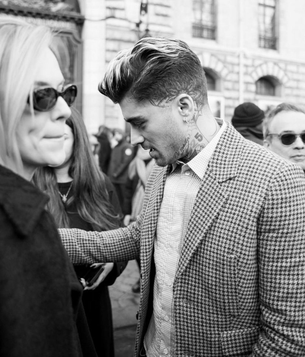 postzaynpic's tweet photo. Zayn at the @LoeweOfficial show in Paris. #PFW #PFW2024 https://t.co/5QogfAsd1h