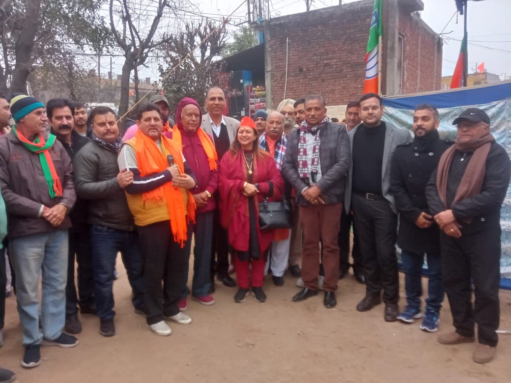 RekhaMAHAJAN7's tweet photo. #BoothJanSamvad
#Mandal #gadigadh Vijay Kumar Vijay ji
#District #JammuSouth
@RavinderRaina @AshokKoul59 @tarunchughbjp @blsanthosh https://t.co/nYE7ruQh1c