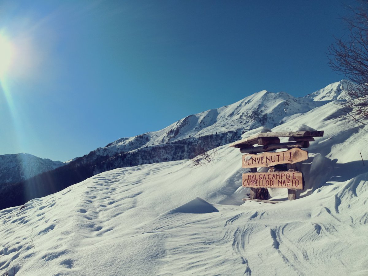 lubon72's tweet photo. Quattro passi in compagnia alla malga Campello di Nazio, sui monti di Malonno nelle Orobie bresciane: in quota tanta neve in una zona panoramica ma escursionisticamente poco frequentata. https://t.co/eThnUFduEN