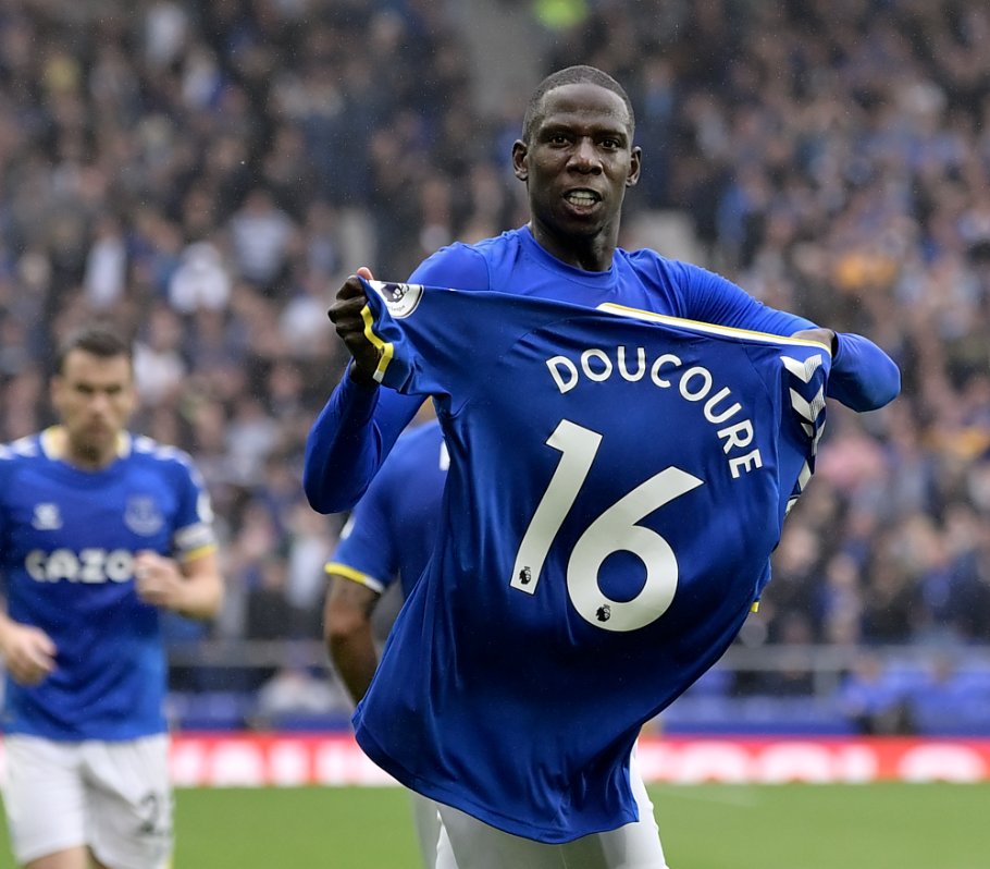 🚨 Al-Ettifaq have made an approach to Everton to sign Abdoulaye Doucouré as they look to replace Jordan Henderson. The player's representatives have also been approached by the Saudi club. (Source: @FabrizioRomano)