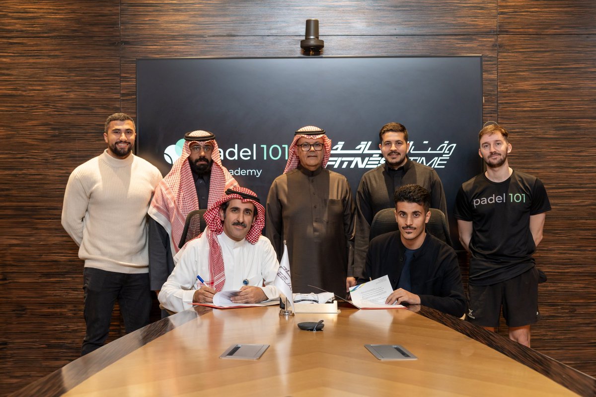 Padel101's tweet photo. سعيدين جداً بتجديد عقد اللاعب فيصل الربدي 🖊️📄
 ونحن فخورين برعاية نادي وقت اللياقة للاعب مما يعكس ثقتنا في مستقبله ، ونعد بتقديم كل الدعم والرعاية له في مسيرته الرياضية .

@FitnessTimeSA 
@F3srAbdulaziz 

#padel_101 https://t.co/QmWEci3n2E