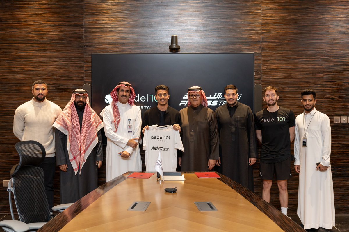Padel101's tweet photo. سعيدين جداً بتجديد عقد اللاعب فيصل الربدي 🖊️📄
 ونحن فخورين برعاية نادي وقت اللياقة للاعب مما يعكس ثقتنا في مستقبله ، ونعد بتقديم كل الدعم والرعاية له في مسيرته الرياضية .

@FitnessTimeSA 
@F3srAbdulaziz 

#padel_101 https://t.co/QmWEci3n2E